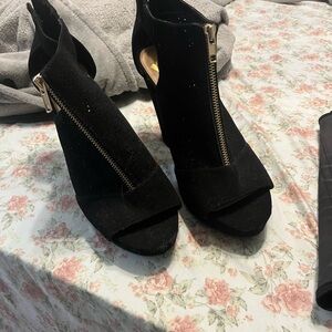Elegant Black Women's Shoes with Gold Zipper